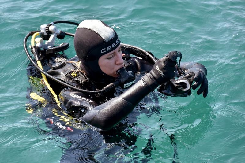 4. Dive In festival zapoceo je danas na rivi. Akcija ciscenja podmorja. Photo: Dino Stanin/PIXSELL