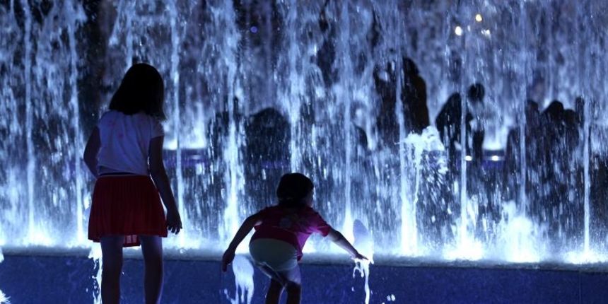 Gradonacelnik Milan Bandic otvorio je Vukovarsku ulicu i pustio tri nove fontane u probni rad. Photo: Anto Magzan/PIXSELL Gradonacelnik Milan Bandic otvorio je Vukovarsku ulicu i pustio tri nove fontane u probni rad. Photo: Anto Magzan/PIXSELL