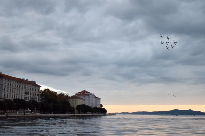 Zadar: Pozdravni prelet povodom 25. godišnjice osnutka i djelovanja eskadrile Zadar: Pozdravni prelet povodom 25. godišnjice osnutka i djelovanja eskadrile