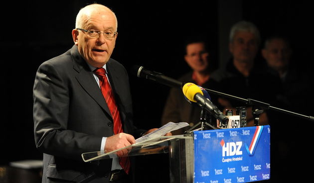 Zadar, 231212.
U Kazalistu lutaka Zadar, veceras je svecano obiljezena 23. obljetnica osnutka HDZ-a u Zadru.
Na fotografiji: detalj s proslave;  gradonacelnik – dr. Zvonimir Vrancic.
Foto: Luka Gerlanc / CROPIX