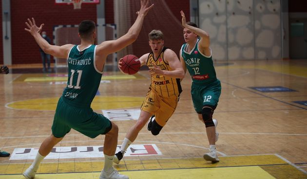 KK Furnir – KK Sonik Puntamika