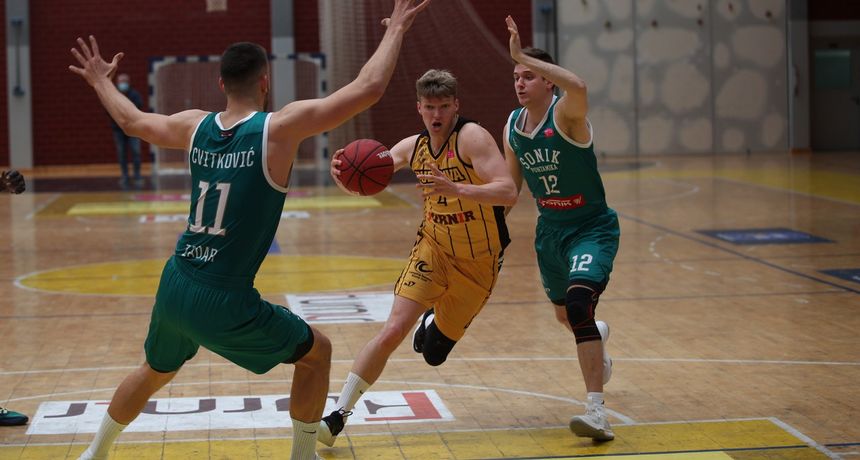 KK Furnir – KK Sonik Puntamika