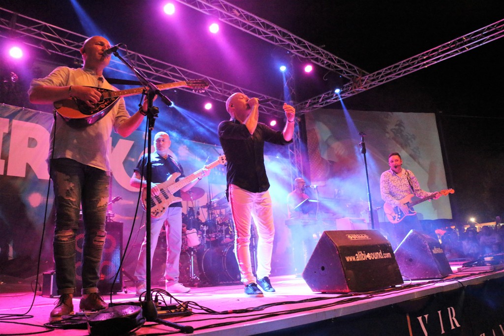 Prvi koncert popularnog slavonskog benda Vigor na otoku Viru