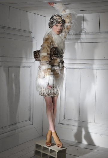 Lanvin predjesenska kolekcija za žene 2010. (Coutorture.com) Lanvin predjesenska kolekcija za žene 2010. (Coutorture.com)