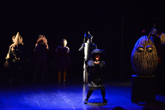 U Kazalištu lutaka Zadar odigrana je predstava “Čarobnjak iz Oza” u režiji Dražena Ferenčine. Foto: Iva Perinčić U Kazalištu lutaka Zadar odigrana je predstava “Čarobnjak iz Oza” u režiji Dražena Ferenčine. Foto: Iva Perinčić