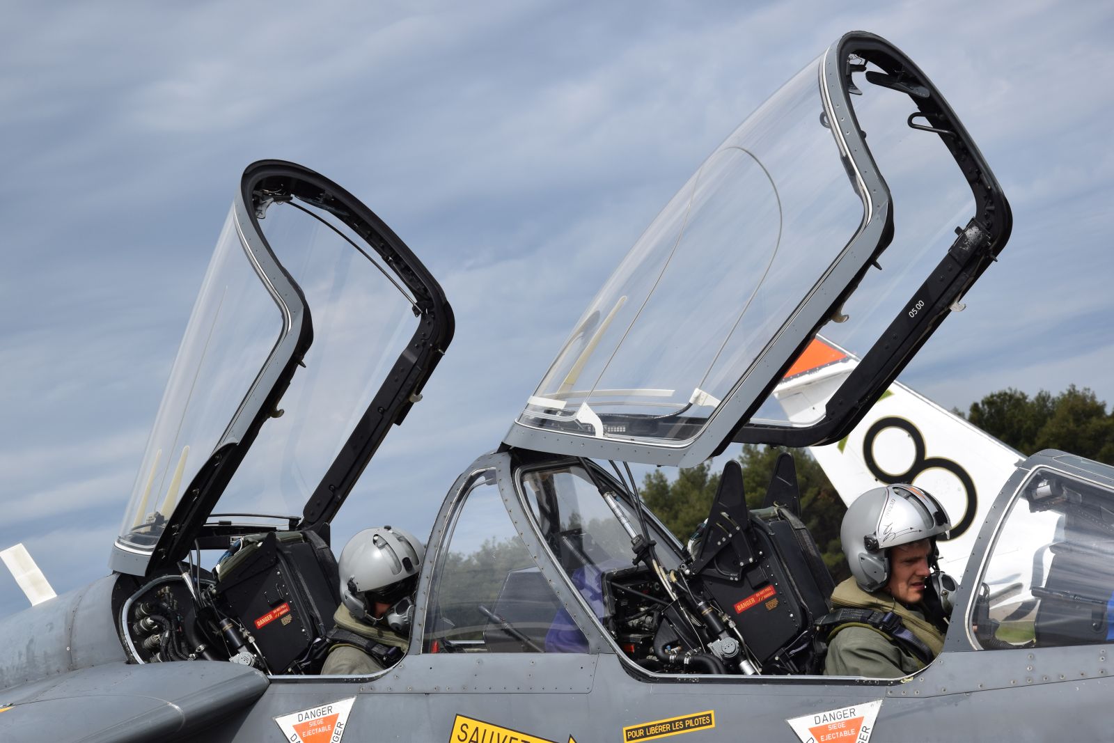 Tri francuska vojna aviona Dassault Alphajet u posjeti bazi Zemunik