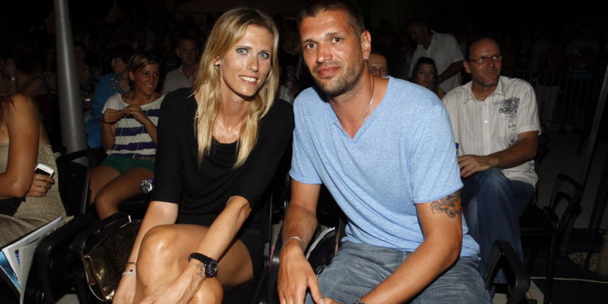 Zadar, 150711.
Druga vecer Zadar Fashion Nightsa, kojeg organiziraju Stefany Hohnjec i Aleksandra Grdic. Revije se odrzavaju na Forumu kraj crvke Sv Donata.
Foto: Jure Miskovic / CROPIX Zadar, 150711.
Druga vecer Zadar Fashion Nightsa, kojeg organiziraju Stefany Hohnjec i Aleksandra Grdic. Revije se odrzavaju na Forumu kraj crvke Sv Donata.
Foto: Jure Miskovic / CROPIX