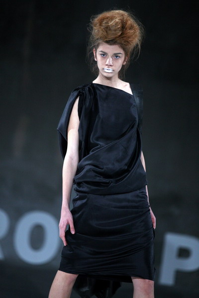 U trgovackom centru West gate sinoc zapoceo modni dogadjaj Nivea Cro A Porter. U trgovackom centru West gate sinoc zapoceo modni dogadjaj Nivea Cro A Porter.