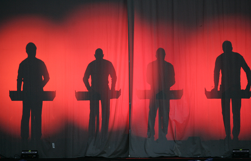 Zagreb, 240609.
Prva vecer T-mobile IN Music Festivala koji se odrzava na Jarunu na dvije pozornice. Kao zvijezde prve veceri najavljeni su Lilly Allen, Kraftwerk, Franz Ferdinand na T-mobile stageu i Rokia Traore na Nokia stageu. 
Na slici: nastup njemac