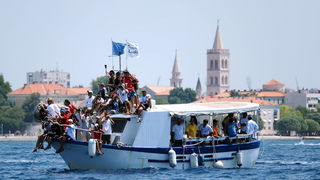 Zadar, 120711.
ISAF svjetsko juniorsko prvenstvo
Zadar 2011, 07.-15. srpanj 2011.
Sesti je dan svjetskog prvenstva u jedrenju koje se odrzava u organizaciji jedrlicarskog kluba Uskok. Danasnji dan je dan odmora za sve jedrlicare osim za jedrilicare na d Zadar, 120711.
ISAF svjetsko juniorsko prvenstvo
Zadar 2011, 07.-15. srpanj 2011.
Sesti je dan svjetskog prvenstva u jedrenju koje se odrzava u organizaciji jedrlicarskog kluba Uskok. Danasnji dan je dan odmora za sve jedrlicare osim za jedrilicare na d