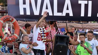 Svečani doček zadarskih Vatrenih: Jedrenjakom Branimir plovili od Gradskog mosta do gata na zadarskoj rivi