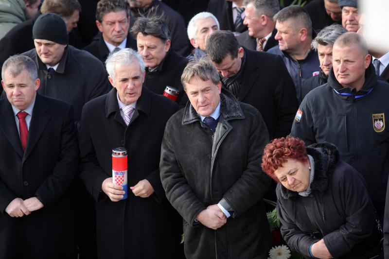 Maslenica: Otkrivanje spomen obilježja križa za poginule hrvatske branitelje u VRO Maslenica ´93, Foto: Filip Brala/PIXSELL