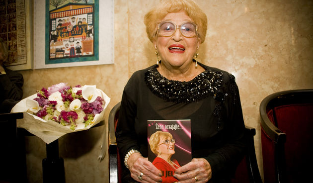 Žuži Jelinek predstavila novu knjigu “Žene, osvajajte..”