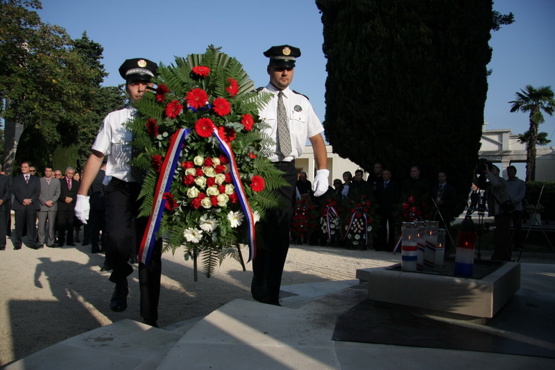 Image 1054159 (auto)