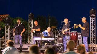 Image 5793739 (auto) Image 5793739 (auto)