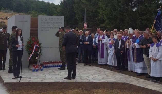 U Boričevcu otkriven spomenik žrtvama iz obitelji Ivezić