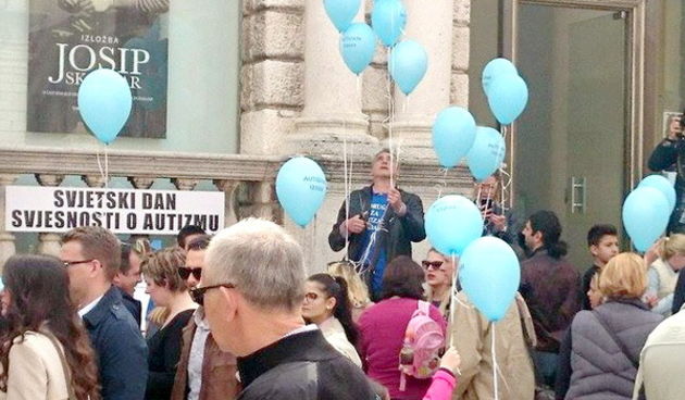 Na zadarskom Narodnom trgu obilježen Svjetski dan svjesnosti o autizmu.