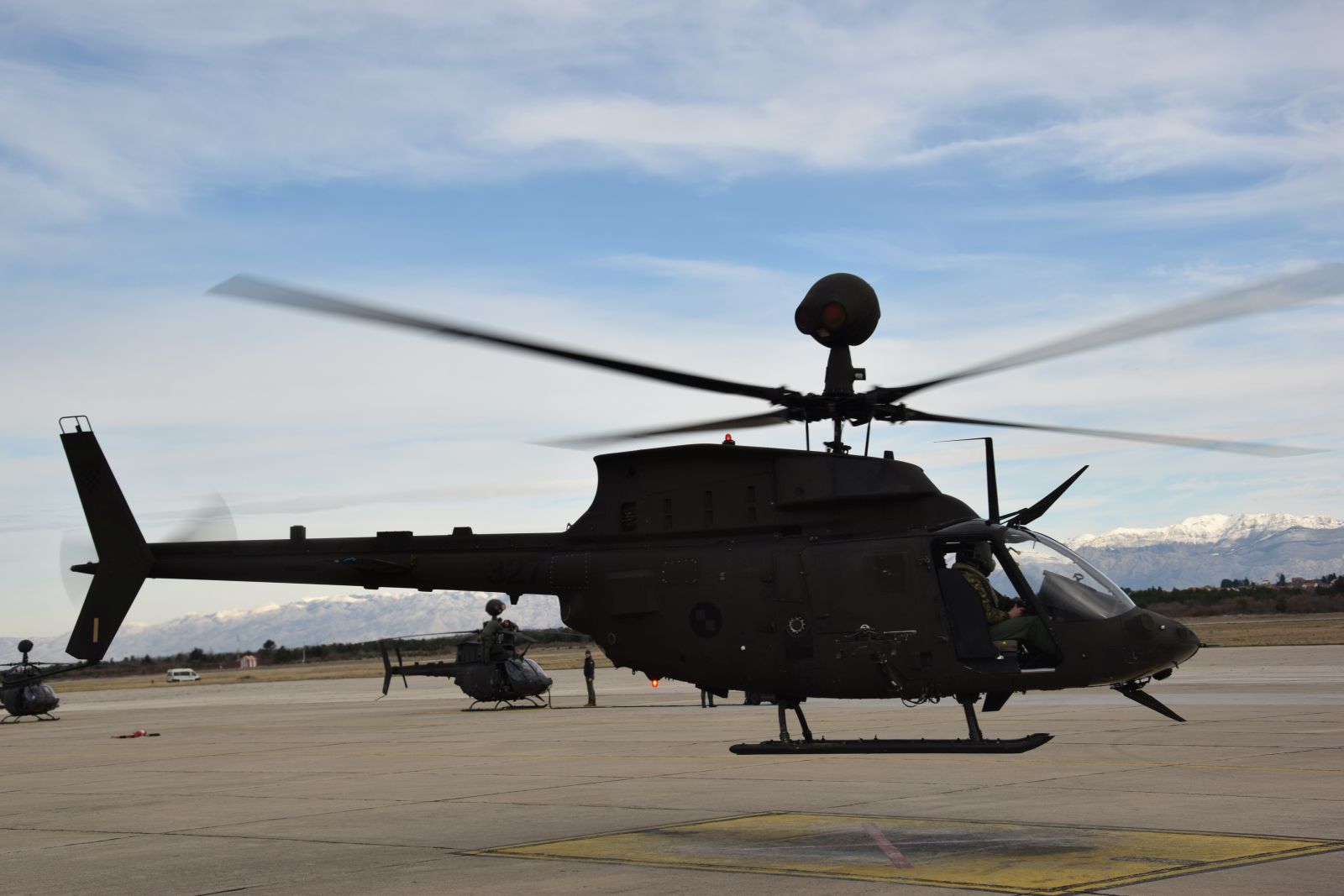 Letačka obuka nove skupine pilota na Kiowama