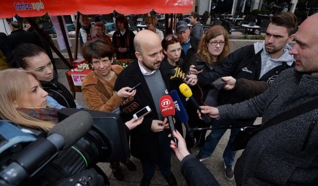 Trg bana Josipa Jelacica, ministar rada i mirovinskog sustava, Mirando Mrsic, ministar poduzetnistva i obrta, Gordan Maras, Gordana Sobol i Karolina Leakovic, pridruzili su se clanicama Socijaldemokratskog foruma zena SDP-a povodom humanitarne akcije prig