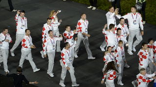 London, 270712.
Olimpijski stadion.
Svecano otvaranje Olimpijskih Igra u Londonu.
Na fotografiji: hrvatski sportasi u defileu, rukometni golman Venio Losert nosi zastavu.
Foto: Drago Sopta / CROPIX
