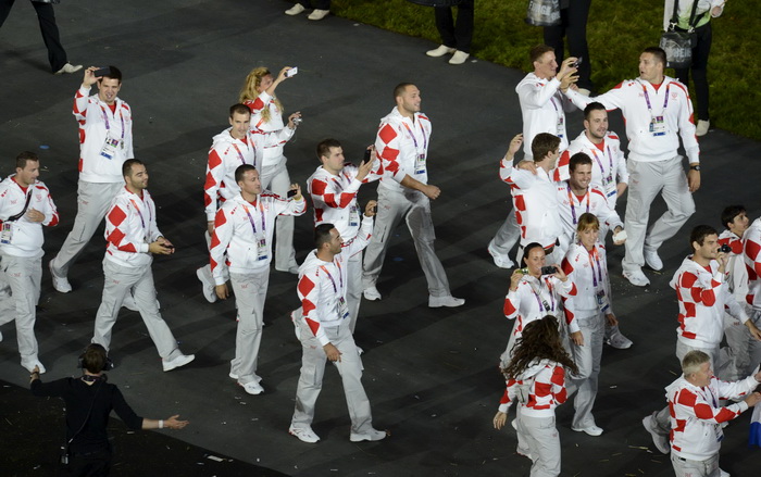 London, 270712.
Olimpijski stadion.
Svecano otvaranje Olimpijskih Igra u Londonu.
Na fotografiji: hrvatski sportasi u defileu, rukometni golman Venio Losert nosi zastavu.
Foto: Drago Sopta / CROPIX