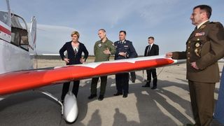 Predsjednica Kolinda Grabar-Kitarović posjetila 93. zrakoplovnu bazu Zemunik. Foto: Dino Stanin/PIXSELL