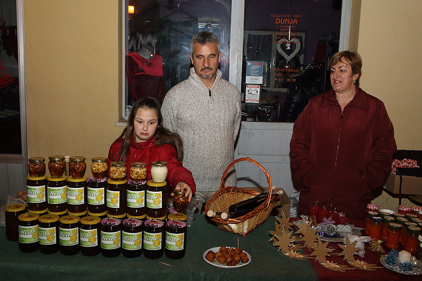 Bibinje: Božićni sajam na Trgu Franje Tuđmana Bibinje: Božićni sajam na Trgu Franje Tuđmana