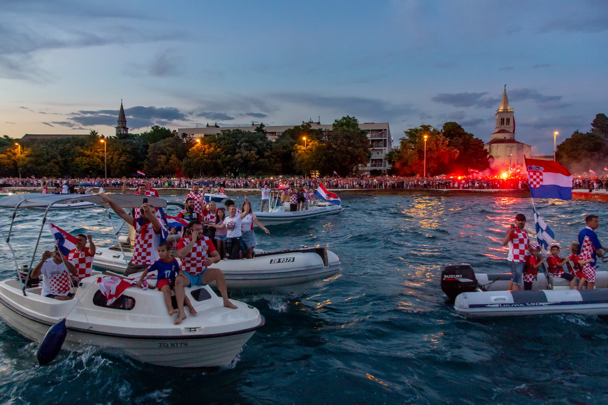 Veličanstven doček četvorice zadarskih Vatrenih od Gradskog mosta do Foruma