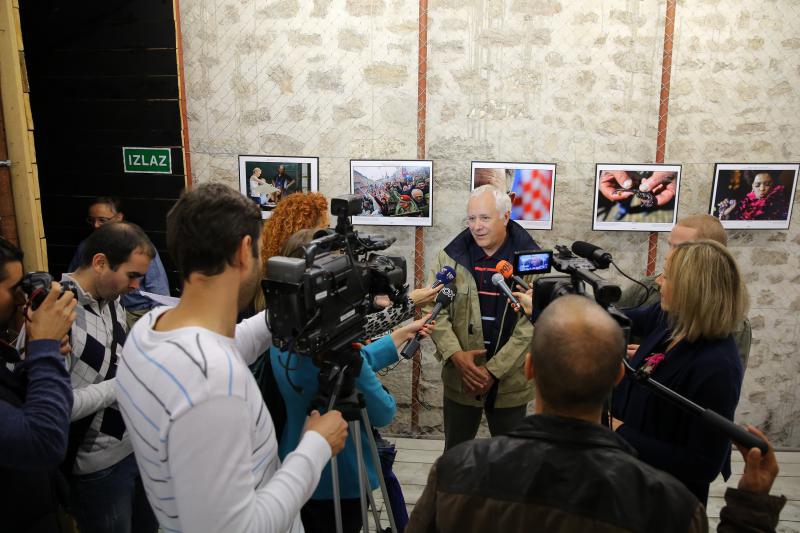 21.10.2013., Zadar – U Knezevoj palaci otvorena je izlozba Hrvatske novinske fotografije 2012. Photo: Filip Brala/PIXSELL 21.10.2013., Zadar – U Knezevoj palaci otvorena je izlozba Hrvatske novinske fotografije 2012. Photo: Filip Brala/PIXSELL