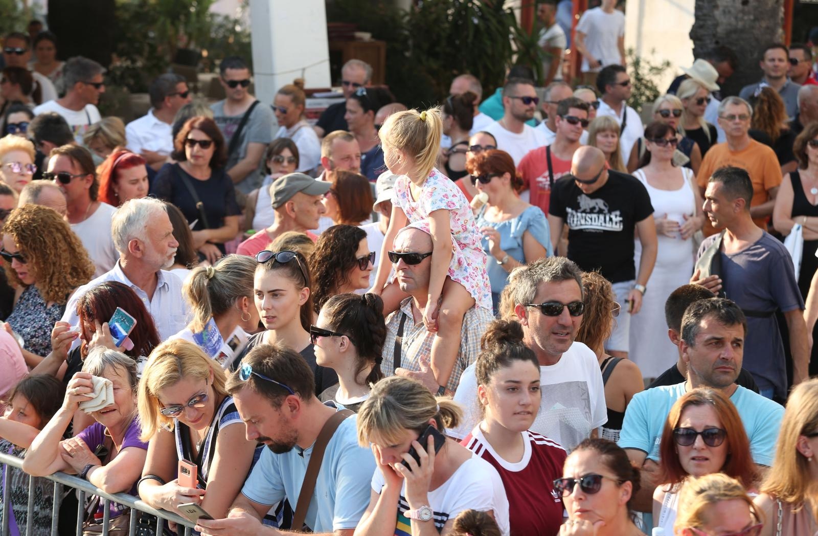 Split dostojanstveno na posljednju plovidbu ispratio legendu Olivera Dragojevića