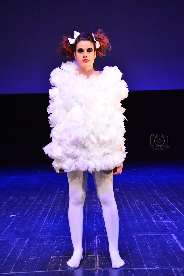 Dragon teatar- “POE – Nikad više”, foto: Iva Perinčić Dragon teatar- “POE – Nikad više”, foto: Iva Perinčić