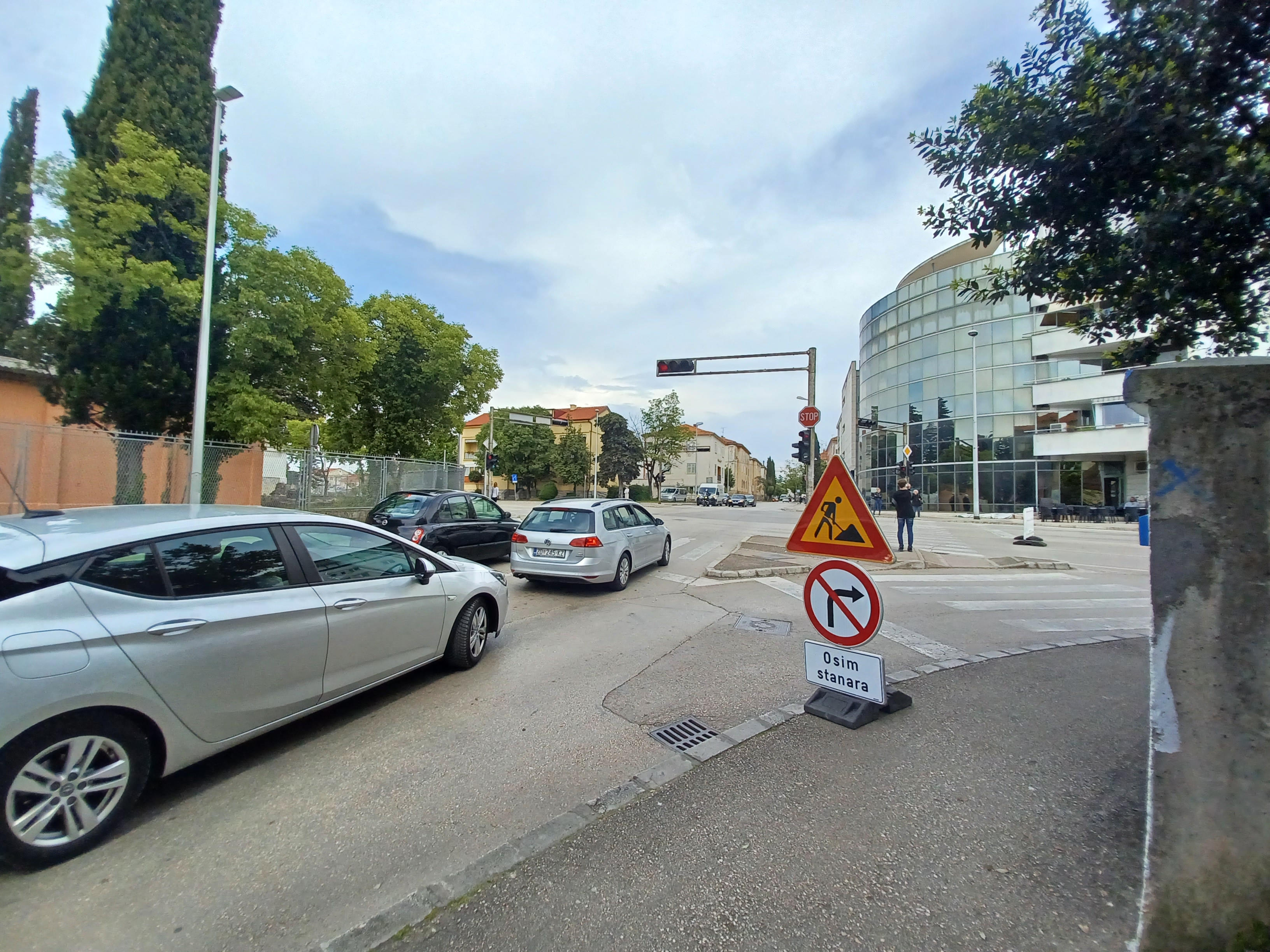 Raskrižje ulica dr. Franje Tuđmana i Josipa bana Jelačića Raskrižje ulica dr. Franje Tuđmana i Josipa bana Jelačića