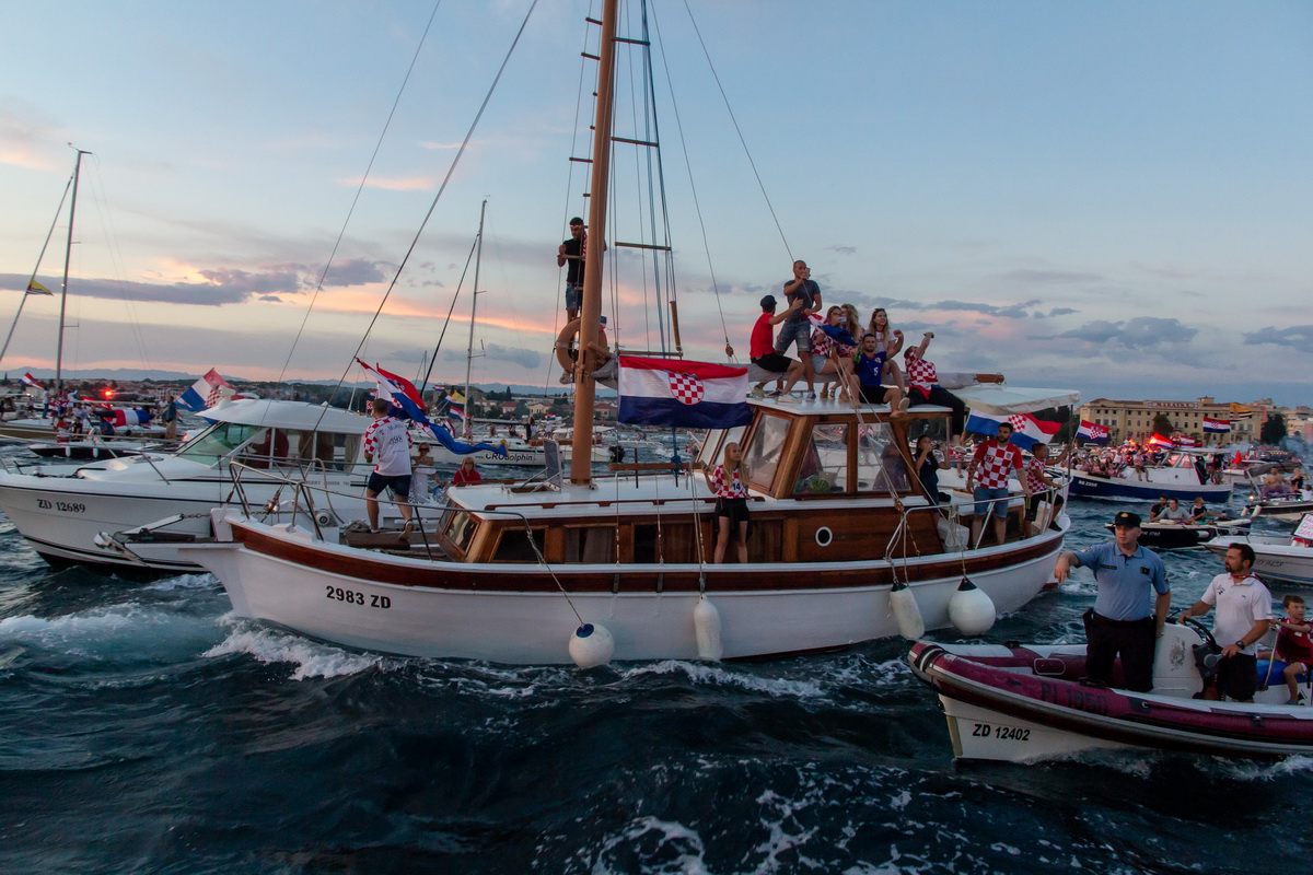 Veličanstven doček četvorice zadarskih Vatrenih od Gradskog mosta do Foruma
