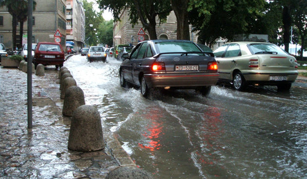 poplava kod hotel zagreba
12.08.06.