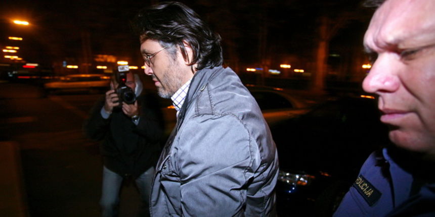 Zagreb, 141011.
Veceras oko 19,30 sati pred istraznog suca na Zupanijskom sudu priveden je Vladimir Selebaj osumnjicen za pranja novca u poslu s TV produkcijom. Uz njega dovedeno je jos cetiri osobe.
Na slici: Vladimir Selebaj.
Foto: Neja Markicevic / CR Zagreb, 141011.
Veceras oko 19,30 sati pred istraznog suca na Zupanijskom sudu priveden je Vladimir Selebaj osumnjicen za pranja novca u poslu s TV produkcijom. Uz njega dovedeno je jos cetiri osobe.
Na slici: Vladimir Selebaj.
Foto: Neja Markicevic / CR