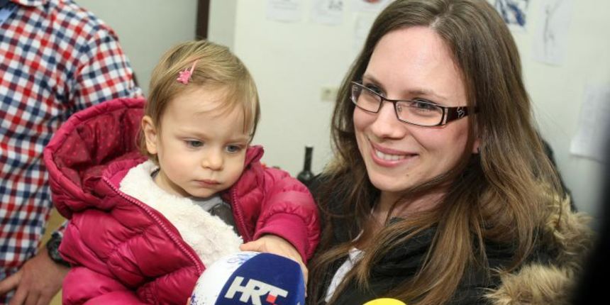 12.03.2014., Kali – U mjestu Kali na otoku Ugljanu odrzan je humanitarni koncert u sklopu akcije Palcic gore. Nastupili su Oliver Dragojevic, Zorica Kondza, Ivo Amulic, Matko Jelavic i ostali. Jedna od ‘palcica’ Bianka danas je proslavila svoj drugi rod 12.03.2014., Kali – U mjestu Kali na otoku Ugljanu odrzan je humanitarni koncert u sklopu akcije Palcic gore. Nastupili su Oliver Dragojevic, Zorica Kondza, Ivo Amulic, Matko Jelavic i ostali. Jedna od ‘palcica’ Bianka danas je proslavila svoj drugi rod