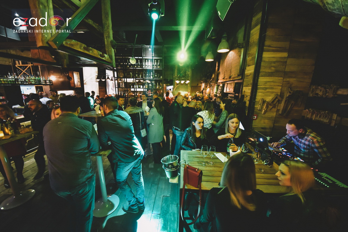 Uskrs u Harbor Cookhouse & Clubu uz klapu Iskon Uskrs u Harbor Cookhouse & Clubu uz klapu Iskon