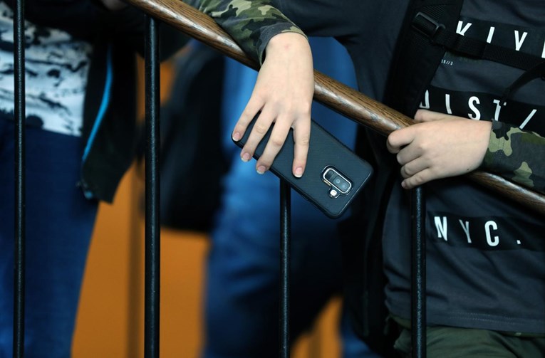 mobitel u skolama mobitel u skolama