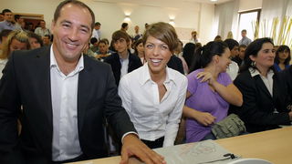 Split, 051010.
Aspira, Visoka skola za sportski menadzment.
Medju upisanim polaznicima skole je Blanka Vlasic, Tina Mihelic, sestre Lucija i Ana Zaninovic, Ivana Brkljacic, Igor Stimac.
Pozdravni govor je odrzao i Zlatko Matesa koji je pozdravio sve prisu Split, 051010.
Aspira, Visoka skola za sportski menadzment.
Medju upisanim polaznicima skole je Blanka Vlasic, Tina Mihelic, sestre Lucija i Ana Zaninovic, Ivana Brkljacic, Igor Stimac.
Pozdravni govor je odrzao i Zlatko Matesa koji je pozdravio sve prisu