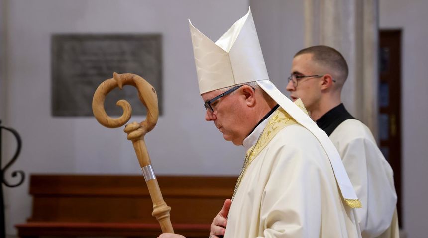 Nadbiskup Milan Zgrablić predvodio misu zadušnicu za Papu Franju Nadbiskup Milan Zgrablić predvodio misu zadušnicu za Papu Franju