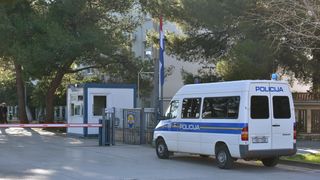 Nepoznati počinitelj bacio eksplozivnu napravu u dvorište PU Zadarske