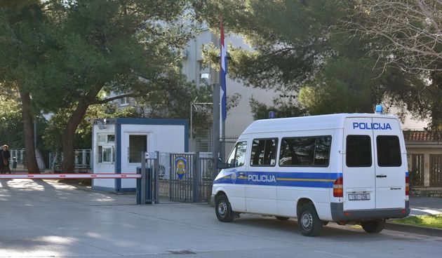 Nepoznati počinitelj bacio eksplozivnu napravu u dvorište PU Zadarske