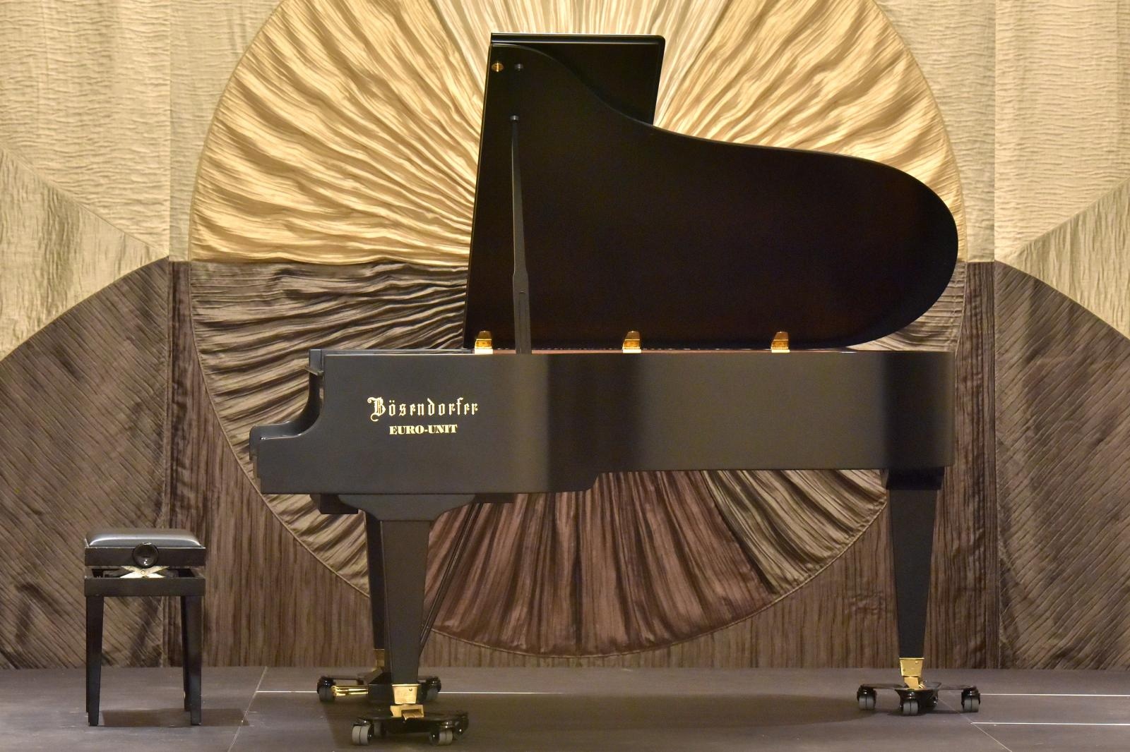 U Kneževoj palači predstavljen novi koncertni klavir