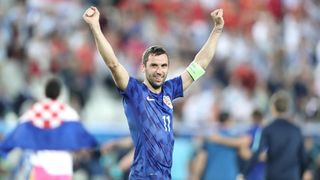 Velika fešta hrvatskih nogometaša i navijača u Bordeauxu nakon pobjede nad Španjolskom 2-1. Photo: Sanjin Strukic/PIXSELL Velika fešta hrvatskih nogometaša i navijača u Bordeauxu nakon pobjede nad Španjolskom 2-1. Photo: Sanjin Strukic/PIXSELL