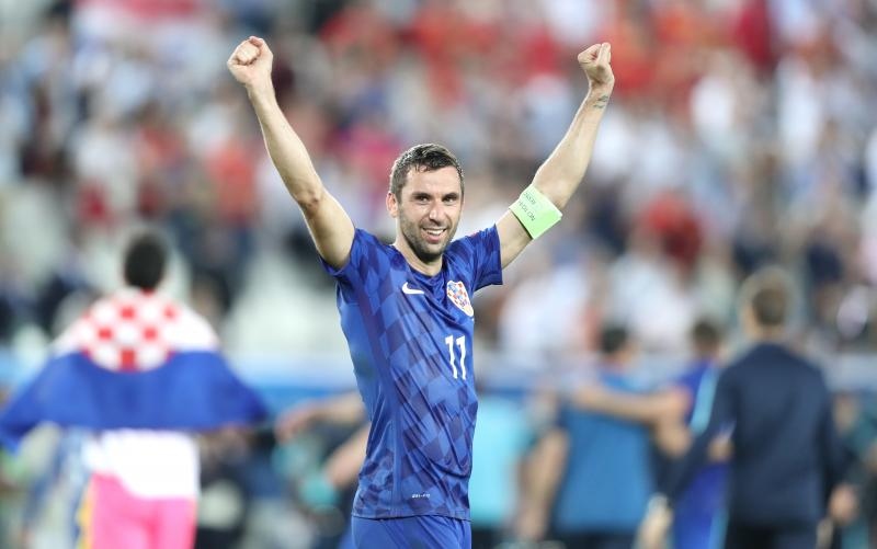 Velika fešta hrvatskih nogometaša i navijača u Bordeauxu nakon pobjede nad Španjolskom 2-1. Photo: Sanjin Strukic/PIXSELL Velika fešta hrvatskih nogometaša i navijača u Bordeauxu nakon pobjede nad Španjolskom 2-1. Photo: Sanjin Strukic/PIXSELL