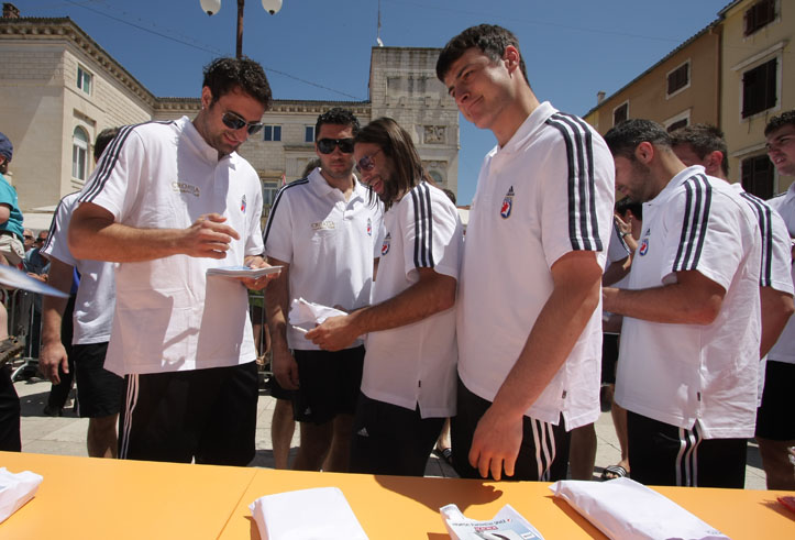 Hrvatska rukometna reprezentacija na Narodnom trgu (foto: Marin Gospić)