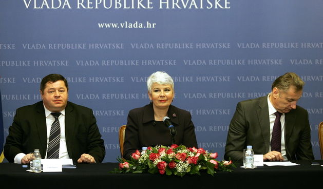 Zagreb, 010311.
Vlada RH.
Predsjednica Vlade RH Jadranka Kosor odrzala je sastanak sa predstavnicima proizvodjaca hrane, Hrvatske udruge poslodavaca i sindikalistima.
Na slici: Petar Cobankovic – potpredsjednik Vlade i ministar poljoprivrede, ribarstva i