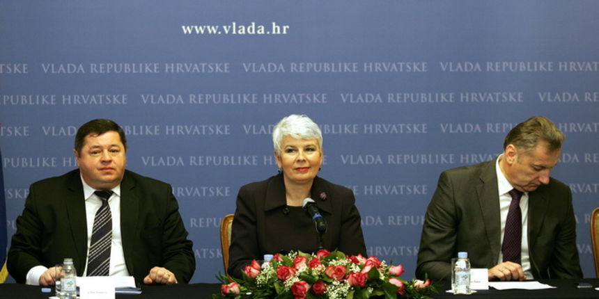 Zagreb, 010311.
Vlada RH.
Predsjednica Vlade RH Jadranka Kosor odrzala je sastanak sa predstavnicima proizvodjaca hrane, Hrvatske udruge poslodavaca i sindikalistima.
Na slici: Petar Cobankovic – potpredsjednik Vlade i ministar poljoprivrede, ribarstva i