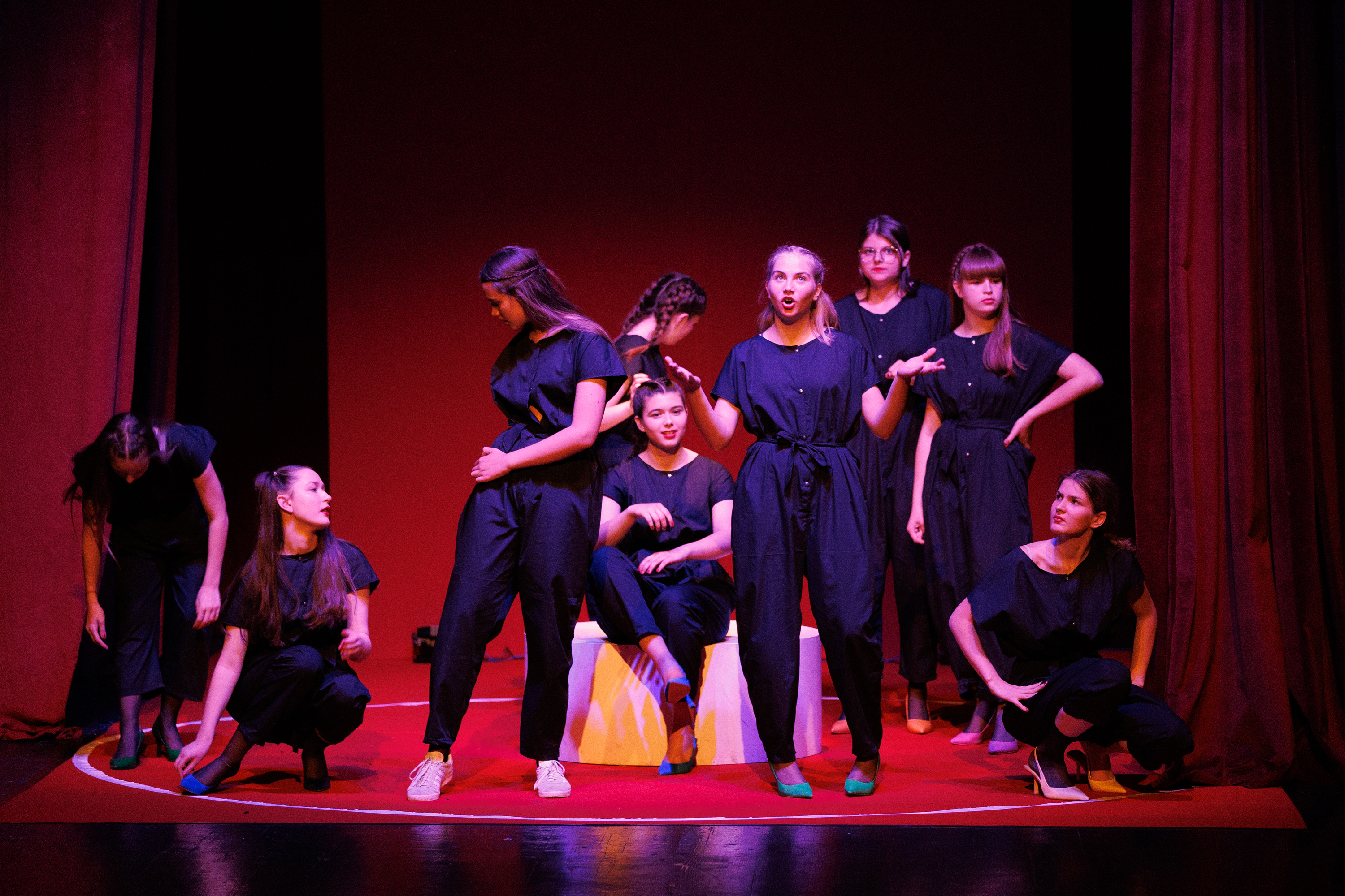 Igrajmo se: Zabranjeno mlađima od 15 strana A