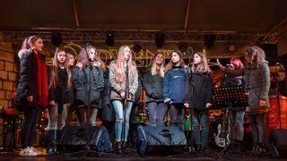 Mia Negovetić i klapa Munita oduševili na Adventu